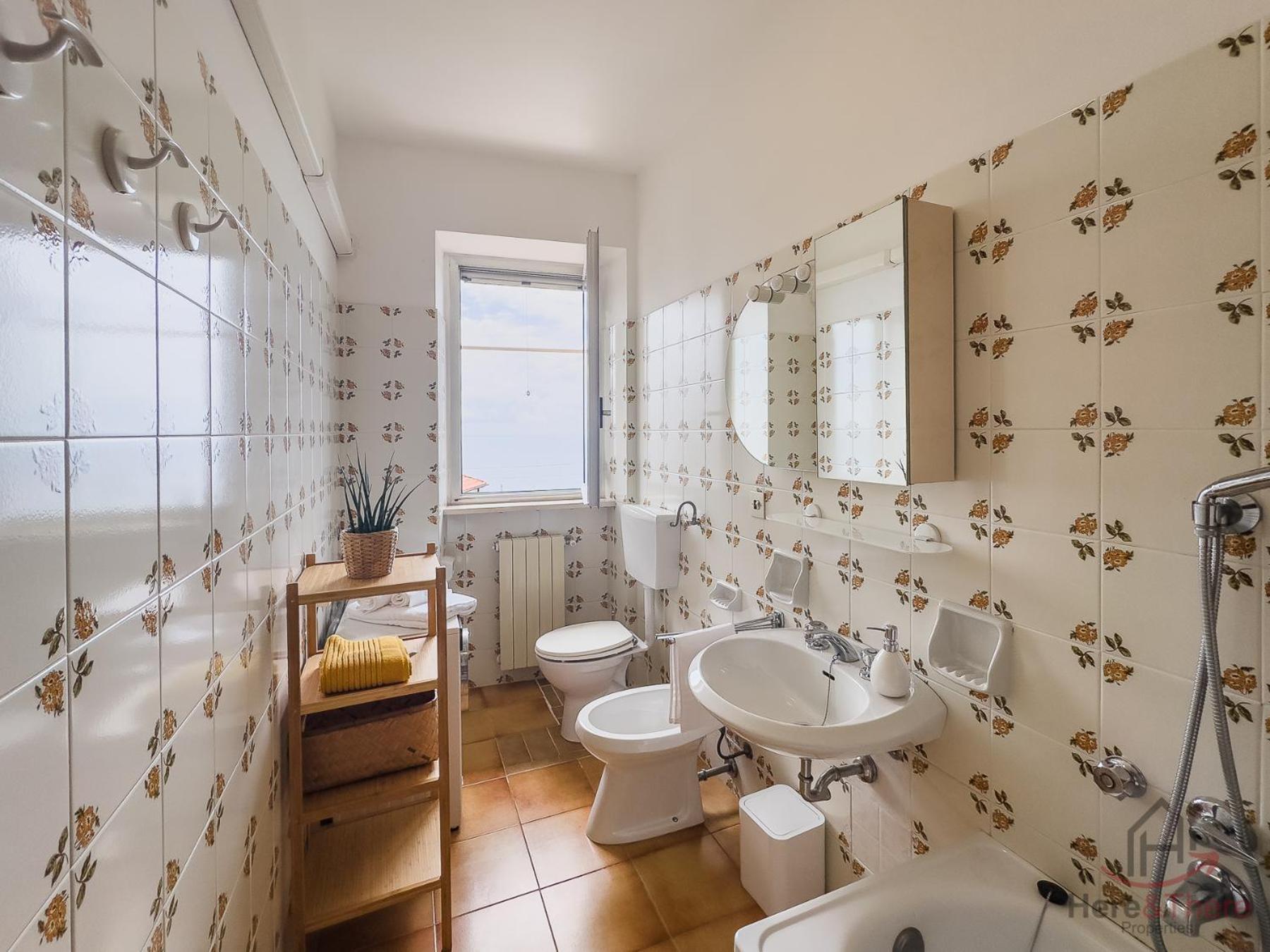 Apartment Garden & Sea View - Free Access And Garage - Wifi Varazze